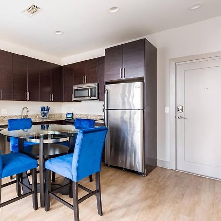 Luxury Inner Harbor Apartment Балтимор Экстерьер фото