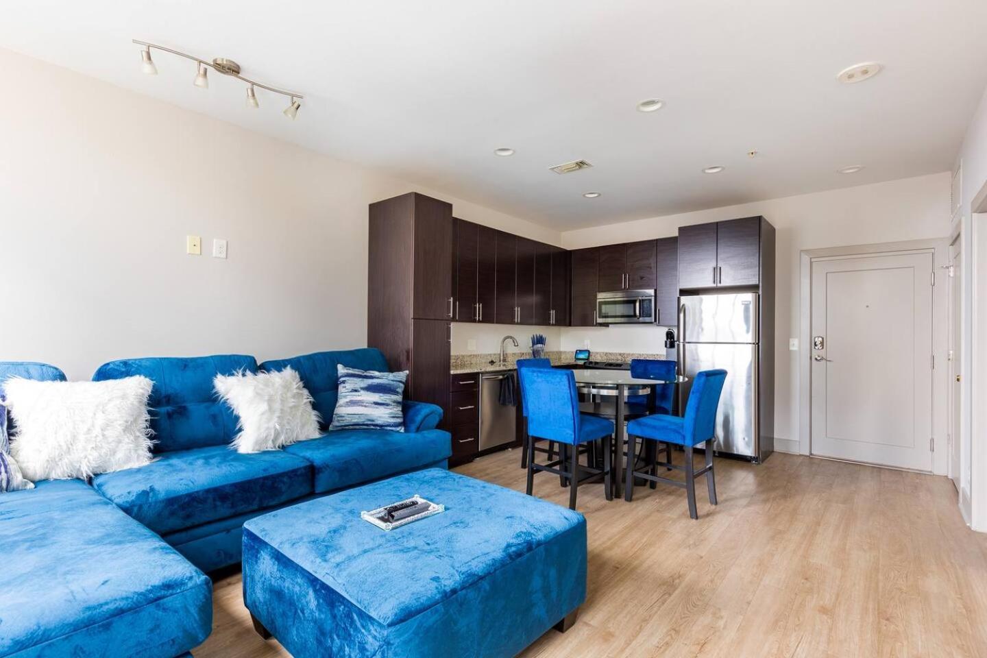 Luxury Inner Harbor Apartment Балтимор Экстерьер фото